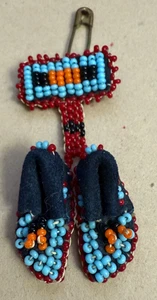 Handgefertigte indische Souvenir Indianer kleine Perlen STOFF Mokassins Pin 2" - Bild 1 von 4