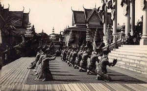 Cambodia - PHNOM PENH - The dancers of the Royal Palace - REAL PHOTO - Publ. unk - Picture 1 of 2