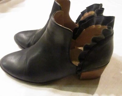Journee Lennie Blocked Heel Ruffled Booties in Black-SZ 9 - Image 1 of 4