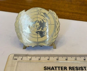 united nation badge come with its stand nation unies - Picture 1 of 3