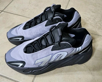 Adidas Yeezy Boost 700 MNVN Geoda Púrpura Negro GW9526 (Sin Caja) Talla 11 Foto 1 de 4