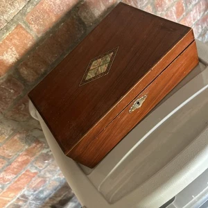 Antike Schmuckschatulle aus Holz mit Intarsien - ohne Schlüssel - Bild 1 von 8
