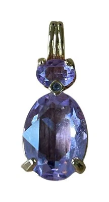 Colgante con corte de cristales de amatista firmado por Swarovski engaste de oro de 1" Foto 1 de 4