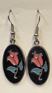 Orecchini vintage gancio traforato con tulipani look cloisonne su smalto nero firmati - Foto 1 di 5