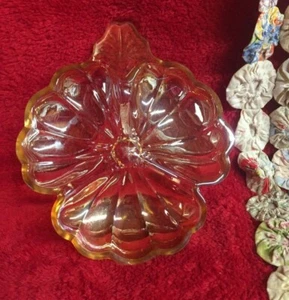 Vintage Amber Marigold Iridescent Carnival Glass Three Flower Petal Relish Dish - Imagen 1 de 4