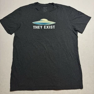 Vince "They Exist" T-Shirt aus Pimabaumwolle mit Rundhalsausschnitt in Grau. UFO UAP Aliens Größe: M - Bild 1 von 4