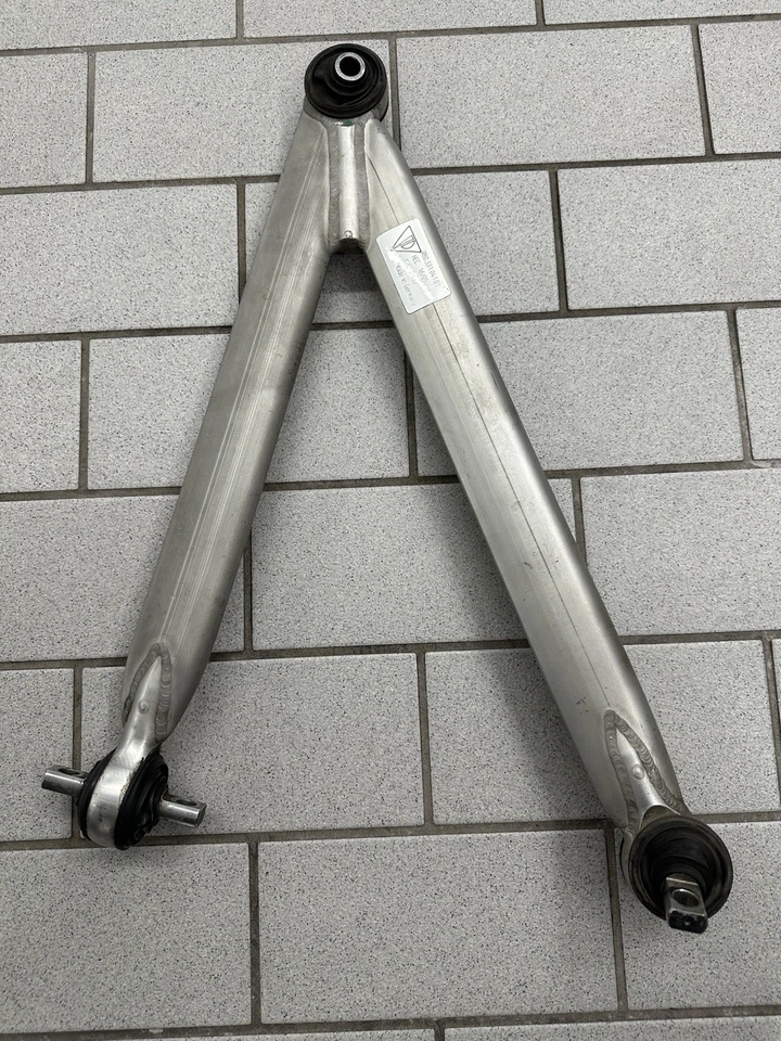 Brazo de control de vía inferior trasero Wishbone 98033104101 OEM Porsche Carrera GT 2004-06 Foto 1 de 3