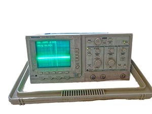 Tektronix Oscilloscope TAS 465 - Picture 1 of 3