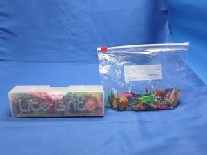 660 Hasbro Lite Brite Ersatz 7/8” bis 1” Heringe & zusätzlicher transparenter Reisekoffer - Bild 1 von 3