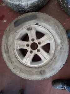 Nr. 1 Rad Eisen + Bereifung Kia Sorento 2006 5 Löcher - 16 " - 7JJ 16 g1 - Bild 1 von 5