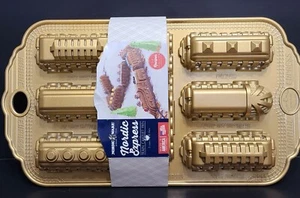 Nordic Ware Express Train Cake 3D Pan Engine 6 Car Cakelet 5 Cup Cast Aluminum - Picture 1 of 8
