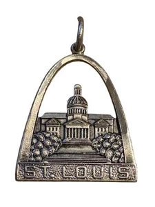 Vintage Silver Tone St Louis Gateway Arch & Capital Building Missouri Pendant 1" - Picture 1 of 9