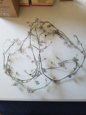 GUIRNALDA DE ALAMBRE FLEXIBLE DE SEGUNDA MANO CUENTAS DE RESINA 5,5 PIES DE LONGITUD Foto 1 de 4