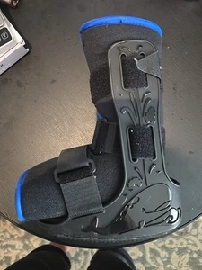 MiniTrax *Childs Soft Cast/ Walking Boot/ Medium - Picture 1 of 7