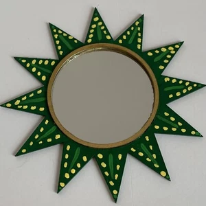 Espejo decorativo Starburst casa de muñecas miniatura escala 1:12 pintado a mano verde - Imagen 1 de 4
