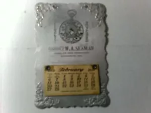 RELOJ BOLSILLO CALENDARIO POSTAL METAL 1910 JOYERO CON MARINERO GOTEMBURGO NEBRASKA - Imagen 1 de 4