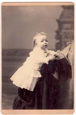 Antiqua Cabinet Card - Portrait of Baby Girl - Huey - Windsor - United States