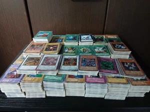 Yu-Gi-Oh 6800 Carte Lotto Bulk Vintage 1a/2a Generazione Holo Incluse Konami Japan - Foto 1 di 10