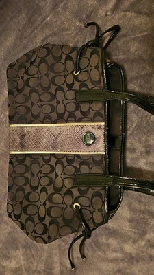 Bolso de Mano Coach F24882 Negro Signature Estampado de Pitón Rayas Foto 1 de 4