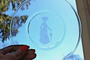 COLLECTIBLE AVON HAPPY HOLIDAYS PLATE CLEAR GLASS ETCHED VICTORIAN WOMAN + BOX - Picture 1 of 5