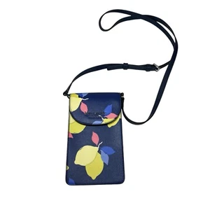 Bandolera para teléfono Kate Spade New York Cameron Lemon Zest Saffiano North South con solapa - Imagen 1 de 11