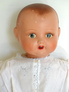 Muñeca bebé cúpula sólida pintada de ojos lisos de composición inglesa de 21" de colección década de 1920 - Imagen 1 de 6