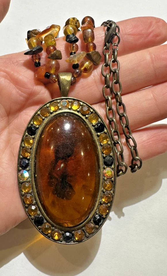 Collar Colgante You and I Art Vidrio Moldeado Ámbar Marrón Miel Cuentas Estrás Foto 1 de 4