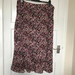 Emma James Pink Floral Skirt UK Size 20 Chiffon A Line Floaty Light Zip Wedding - Picture 1 of 9