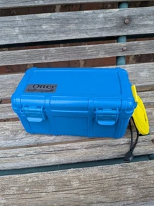 NEVER USED blue otterbox divecase PERFECT CONDITION - Photo 1 sur 5