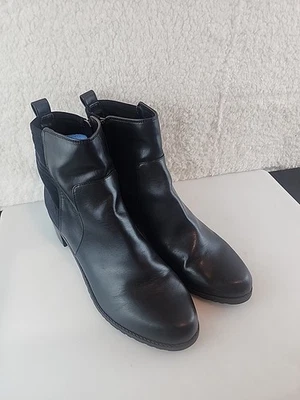 Unisa Women's "Unwillsa" Ankle Boots Black Size 11M (572 0720) - Image 1 of 4