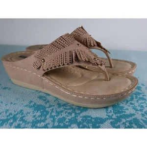 Good Choice Beige Thong Wedge Sandals BOHO Gold Studs Detail Womens 7.5 - Picture 1 of 9