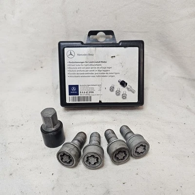 正品梅赛德斯奔驰锁定安全合金车轮螺栓螺母 B66470155 原始设备制造商 — 第 1/4 张图片