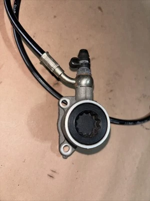 ACTUADOR ESCLAVO EMBRAGUE DUCATI DIAVEL 1200 MONSTER 1100 EVO GENUINO OEM + MANGUERA Foto 1 de 4