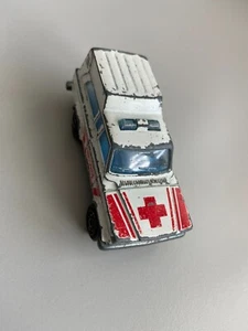 MAJORETTE Ambulanza n.269 Jeep Wagoneer Ambulance Scala 1:64 Made in France - Foto 1 di 11