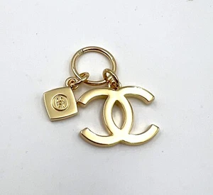 New! Chanel Beauty 2023 VIP Gift HOLIDAY Chanel Gold Logo CHARM Pendant - Picture 1 of 7
