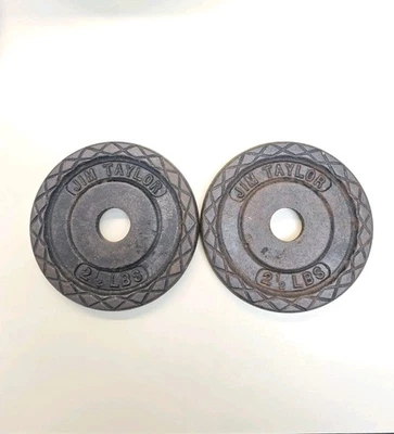 Винтажный набор из 2 ВЕСОВЫХ ПЛАСТИН ДЛЯ ГАНТЕЛИ СО ШТАНГОЙ JIM TAYLOR 2,5 фунта 1 дюйм 5 фунтов всего - Изображение 1 из 4