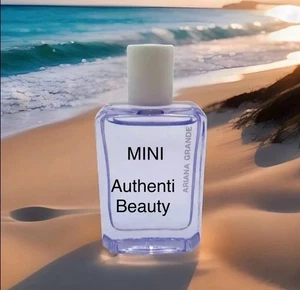Mini perfume Ariana Grande God Is A Woman 0,25 oz auténtico Splash - Imagen 1 de 3