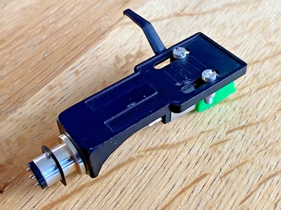 Vintage black headshell, with Original Audio Technica AT71 AT-71 Cartridge. NOS - Image 1 of 2