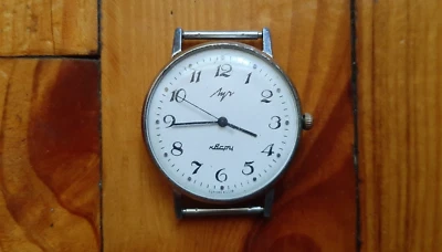Reloj Pulsera Hombre Vintage Soviético Cuarzo Fino Calibre Luch L2356 URSS. No funciona Foto 1 de 4