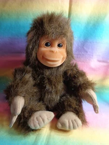 De colección 1994 Hosung Marrón Bebé Chimpancé Mono Peluche Cara Flocada - Imagen 1 de 10