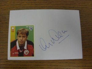 1996/1997 Autographed White Card: Nottingham Forest - Woan, Ian  (Sticker laid d