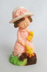 Carte Hallmark Vintage 1975 Pasqua Buon Miniatura Bambina con Baby Anatre - RARA! - Foto 1 di 6