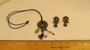 Collana con ciondolo moneta portafortuna asiatica vintage perle di giada infilate in pelle - Foto 1 di 1