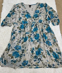 NWT Torrid Sz 5X Gray & Blue Floral 3/4 Sleeve V-neck Babydoll Flowy Dress - Picture 1 of 7