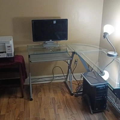 Escritorio de ordenador de cristal resistente, en forma de L/independiente, L/H/W varía según tus deseos Foto 1 de 4