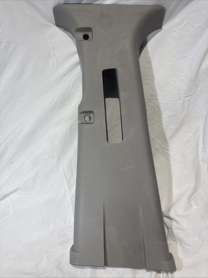 Nissan Titan 2008-2011 lado izquierdo del conductor superior pilar B cinturón de seguridad moldura Foto 1 de 4