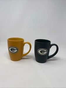 2 NFL Green Bay Packers 16oz. Keramik Kaffeebecher Zinn erhabenes Metall Emblem - Bild 1 von 11