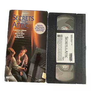Geheimnisse auf dem Dachboden alias Die Puppenhausmorde (1993), VHS Film, VIdmark Ent. - Bild 1 von 4