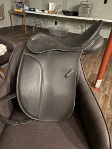 Wintec Dressage Saddle 17” - Picture 1 of 5
