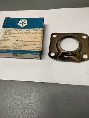 Retenedor de cojinete de eje trasero Mopar/Mitsubishi NOS 71-74 Dodge Colt Foto 1 de 2
